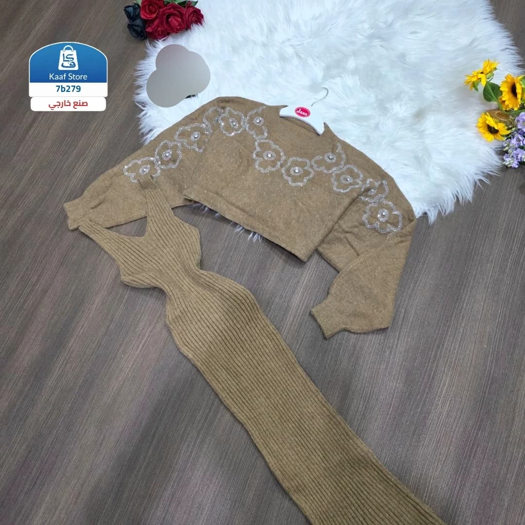 فستانين صوف بنقشة فصوص كريستال thumbnail 4