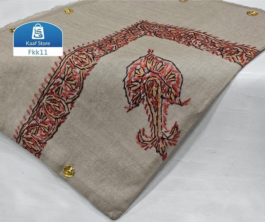 ملابس رجالية تقليدية وحرفية