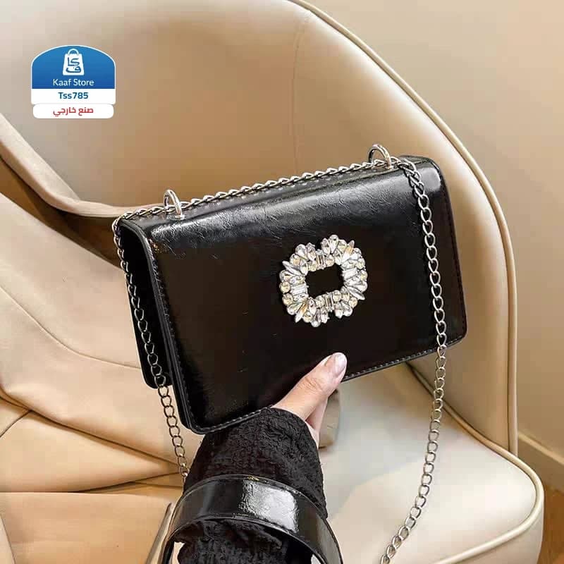 شنطة نسائية فاخرة بتصميم عصري ونقشة أنيقة