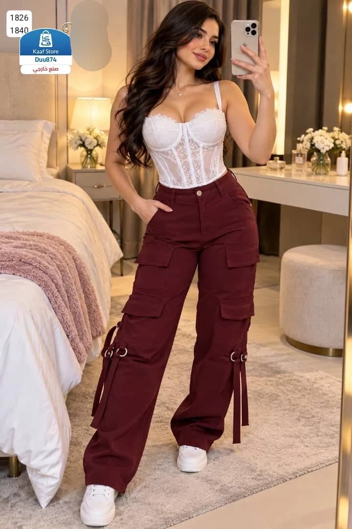 طقم كورسيه دانتيل أبيض وبنطلون كارغو عنابي
