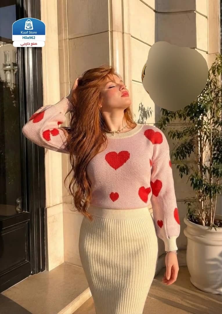 طقم نسائي شتوي أنيق بتفاصيل فيونكات مميزة