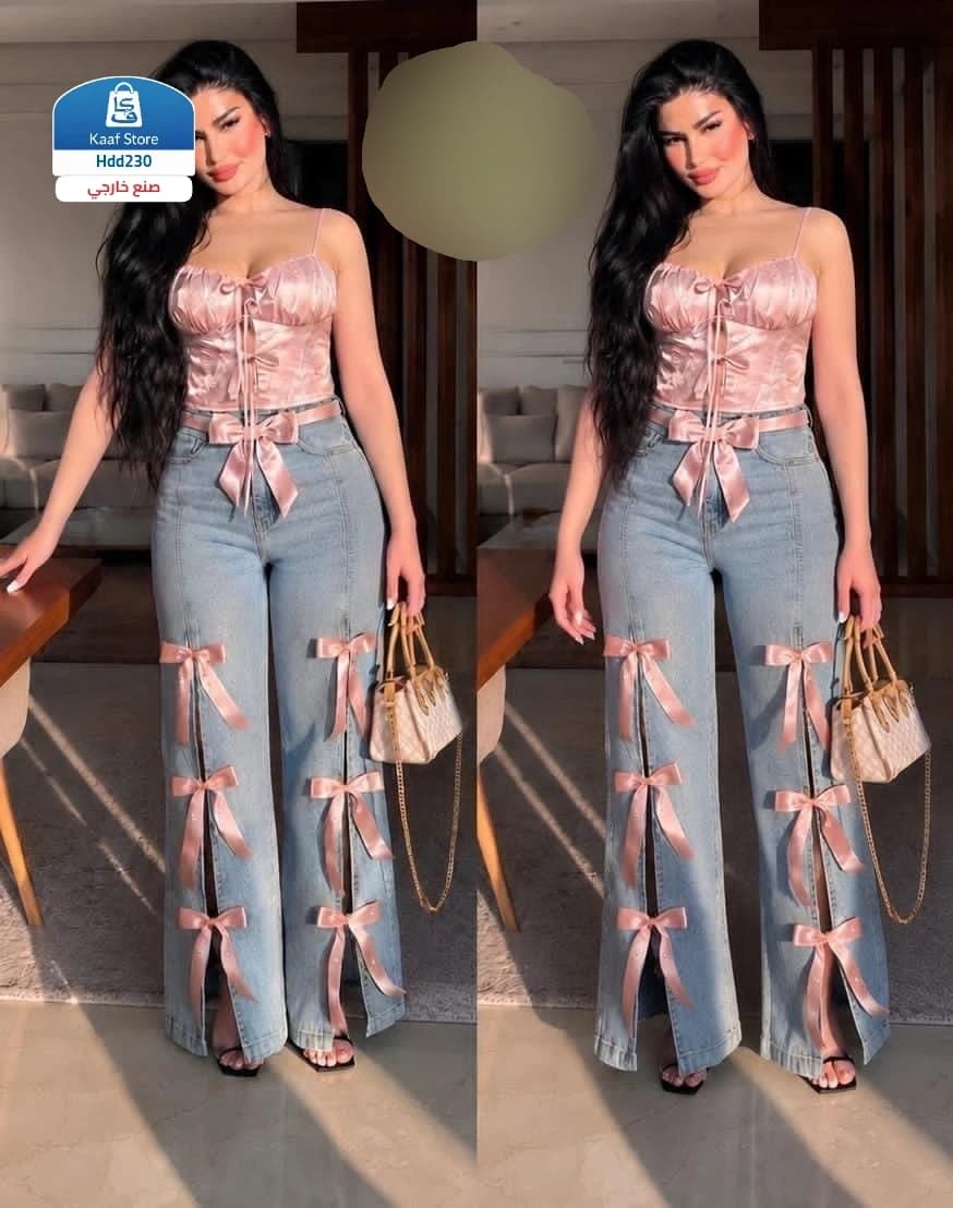 بلوزة ستان لامعة مع بنطلون جينز - صورة 1