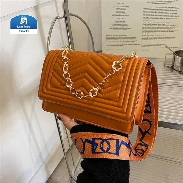 حقيبة كتف أنيقة بسلسلة معدنية