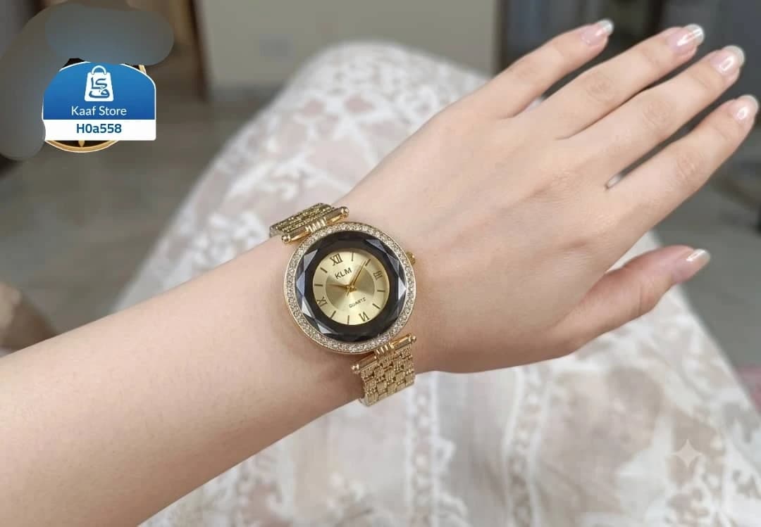 ساعة فاخرة مرصعة بأحجار
